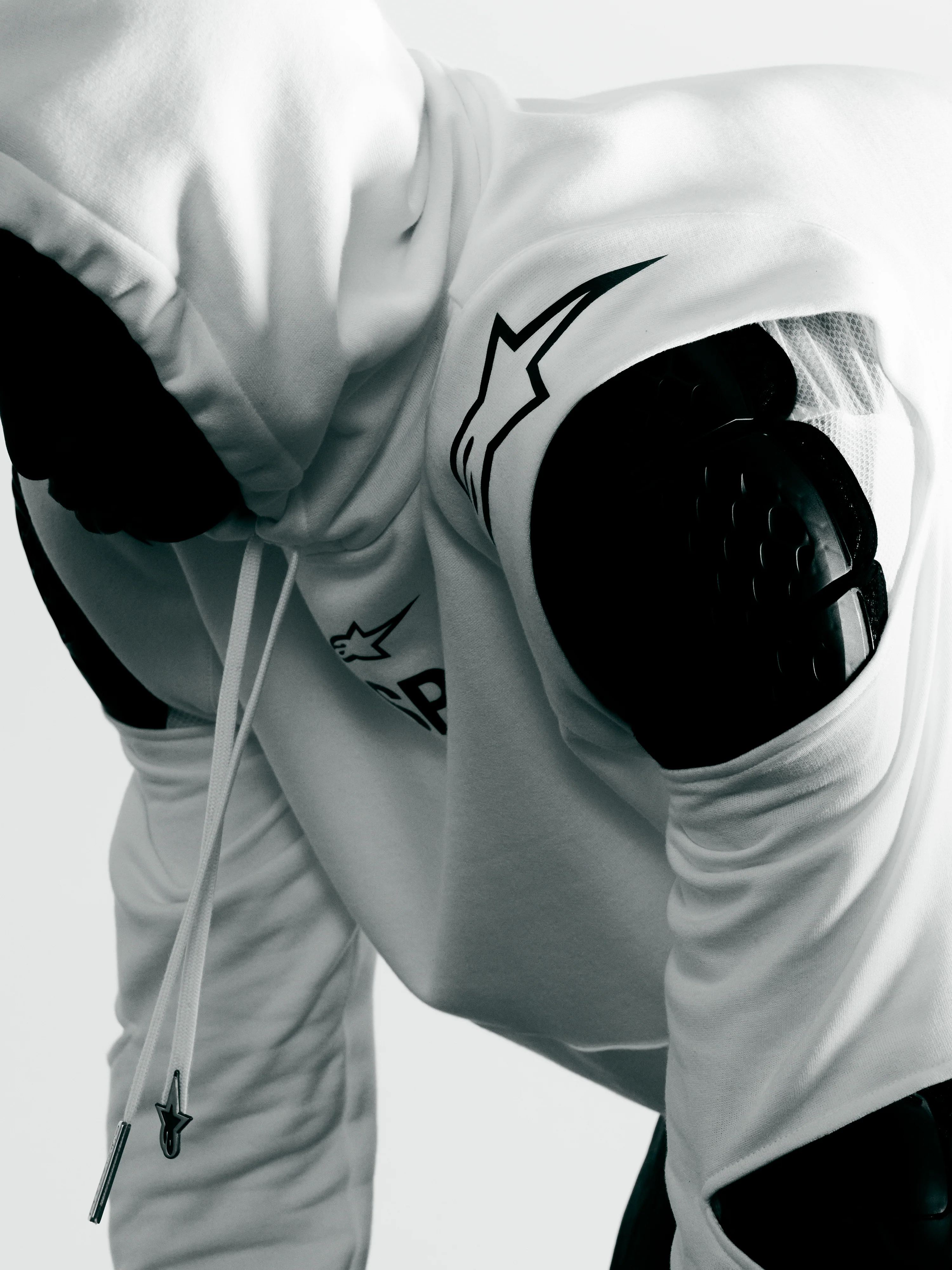 RSRV ARMOR HOODIE - Image 6